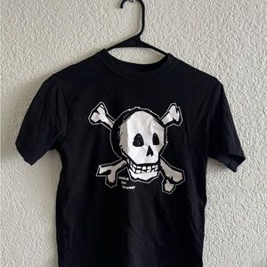 black and white skull tee